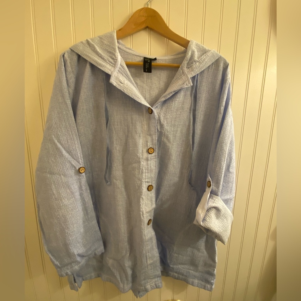 Spring Jacket! Never worn! Lightweight and sleeves roll up and has a hood!
